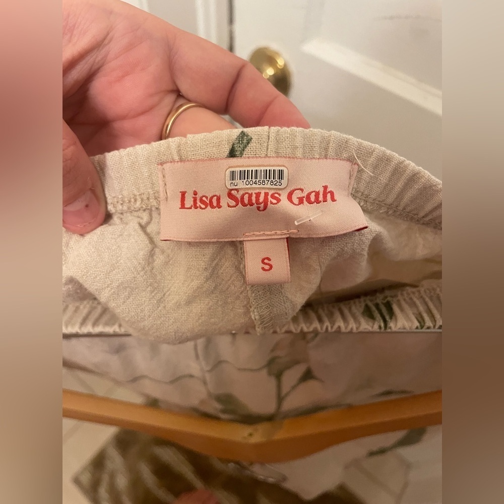 Lisa Says Gah|| Floral Linen Floral Shorts, Size Small - Picture 5 of 8